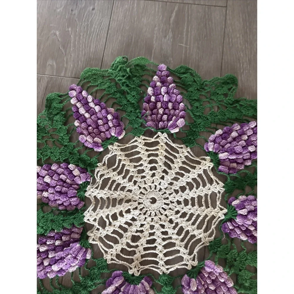 Vintage Grape Doillie Doily Raised Garage Handmade Crochet White‎ Green Purple